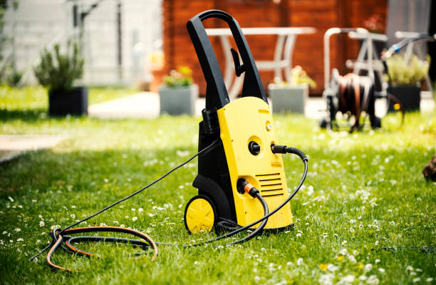 Best Animal Enclosure Cleaning  in Kentwood, MI